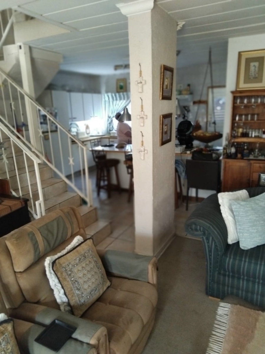 To Let 3 Bedroom Property for Rent in Kroonheuwel Free State